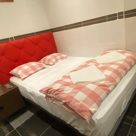 Granvia 628 Albergue *